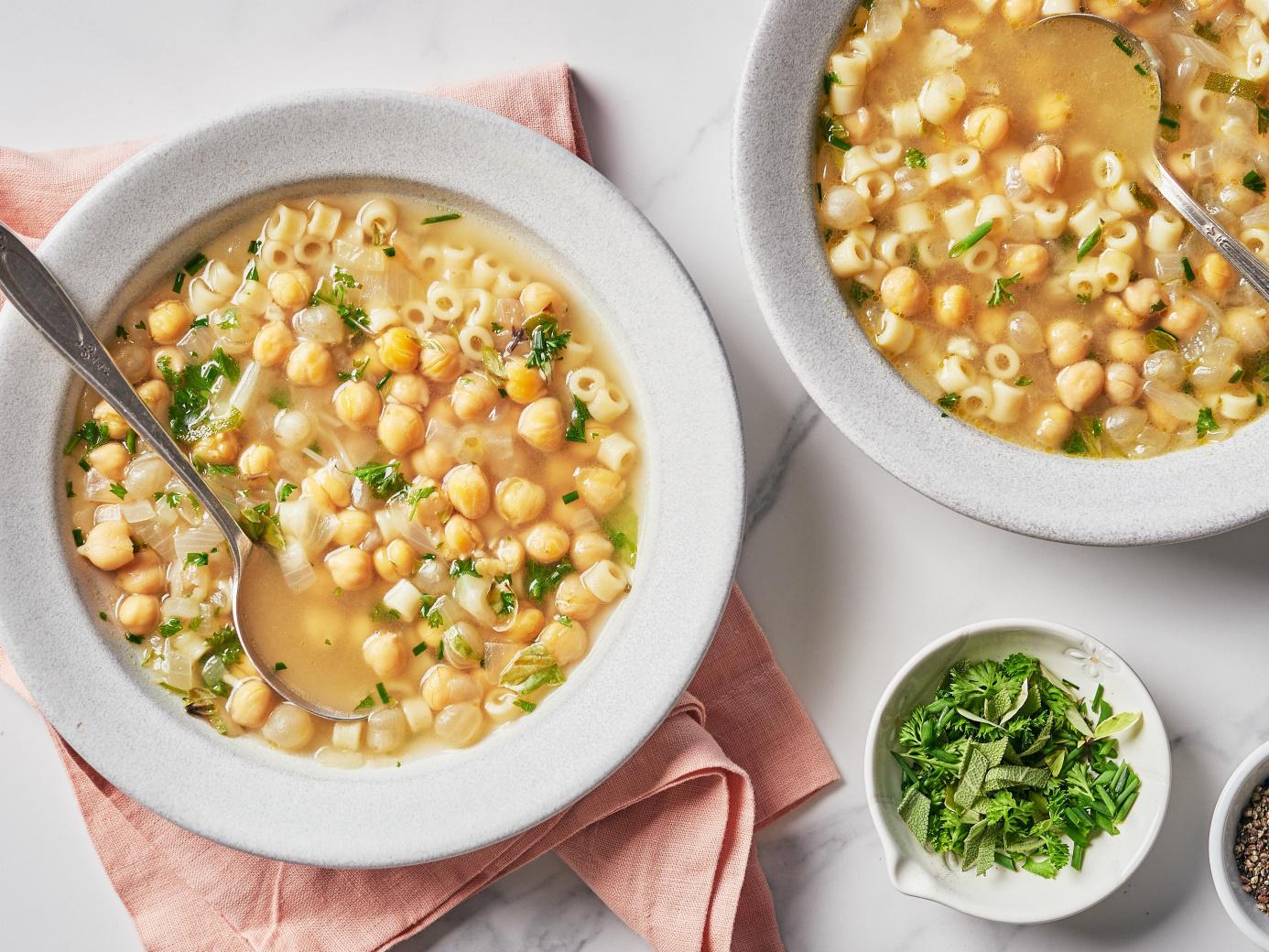 La recette d’une soupe de légumes verts et pois chiches